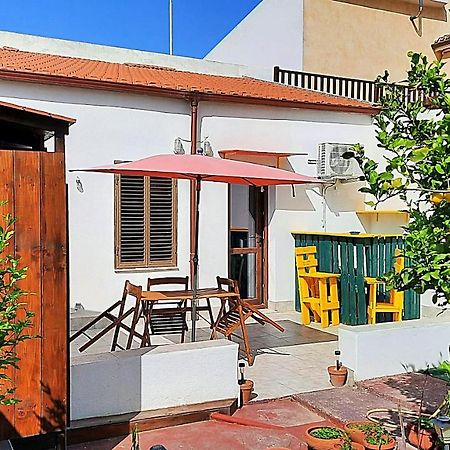 B&B Il Cortile Del Sole Olmedo Exterior foto