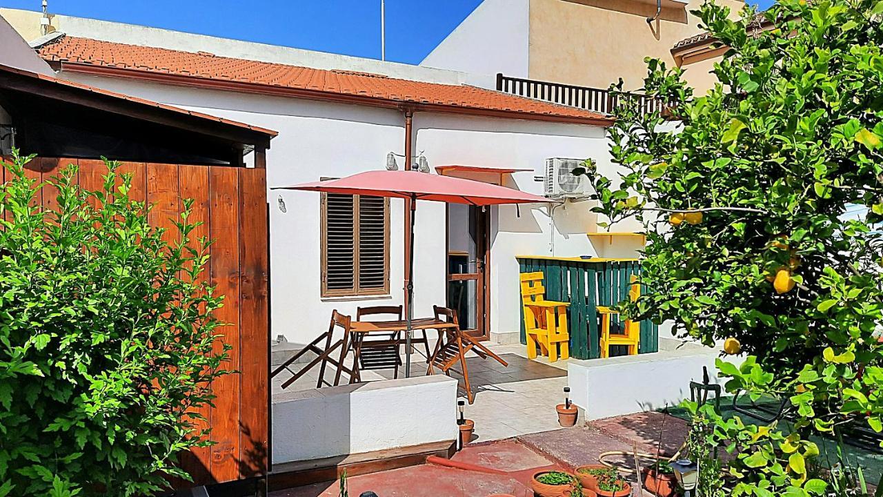 B&B Il Cortile Del Sole Olmedo Exterior foto