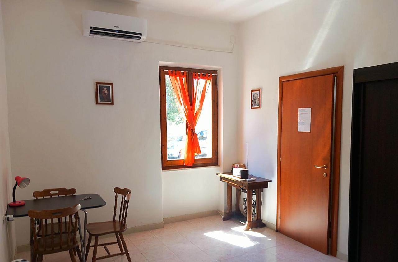 B&B Il Cortile Del Sole Olmedo Exterior foto